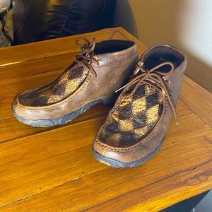 Twisted X Chucks that are unisex but say men size 8 women size 9.5